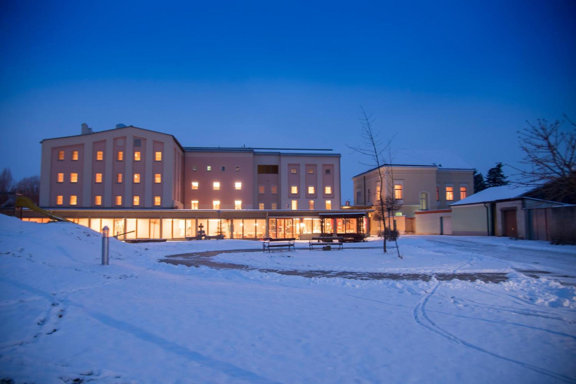 Jufa Hotel Weinviertel - Eselsmuehle Seefeld-Kadolz Exterior foto