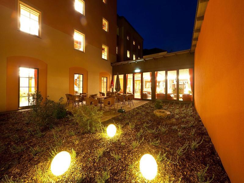 Jufa Hotel Weinviertel - Eselsmuehle Seefeld-Kadolz Exterior foto