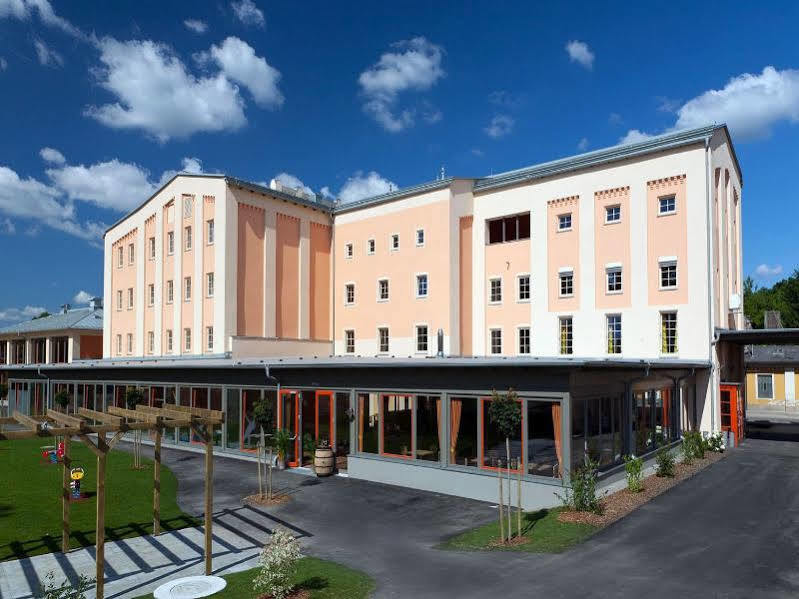 Jufa Hotel Weinviertel - Eselsmuehle Seefeld-Kadolz Exterior foto