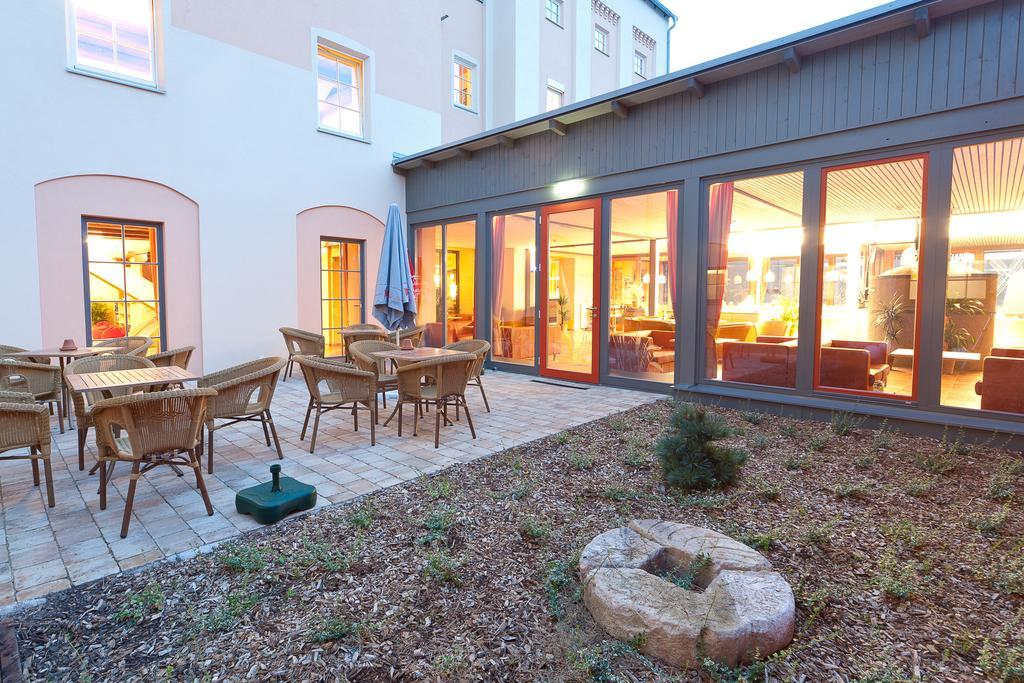Jufa Hotel Weinviertel - Eselsmuehle Seefeld-Kadolz Exterior foto
