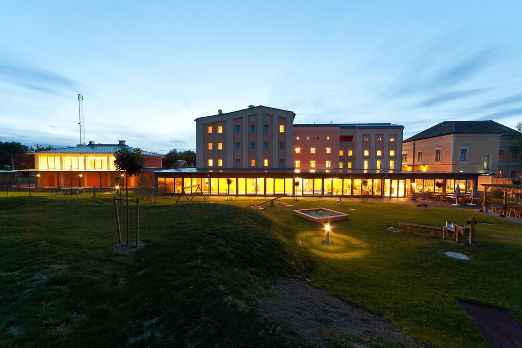 Jufa Hotel Weinviertel - Eselsmuehle Seefeld-Kadolz Exterior foto