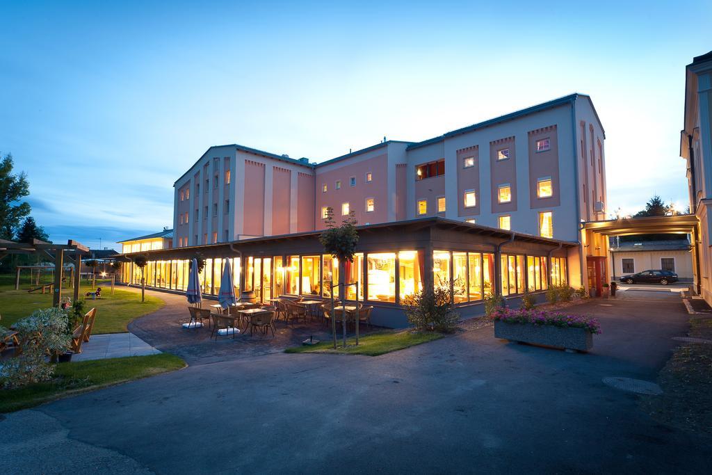 Jufa Hotel Weinviertel - Eselsmuehle Seefeld-Kadolz Exterior foto