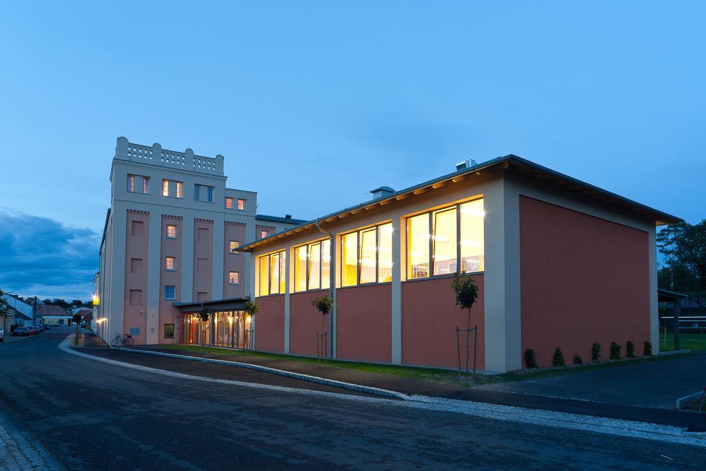 Jufa Hotel Weinviertel - Eselsmuehle Seefeld-Kadolz Exterior foto